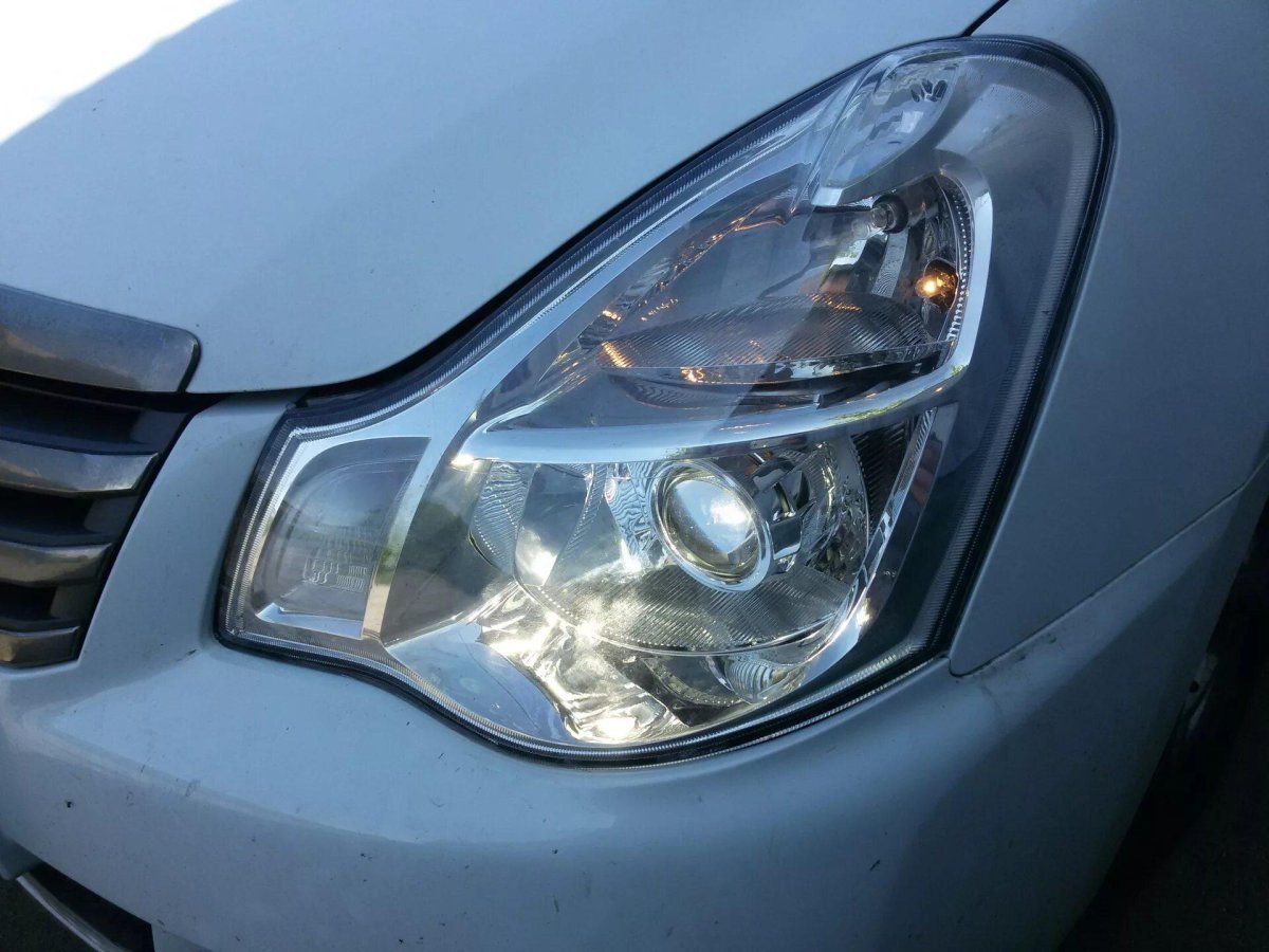 Nissan Almera g15 на линзах