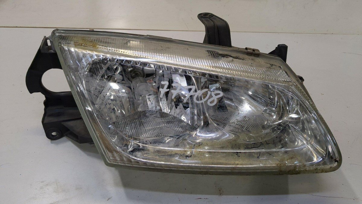 Nissan 26010-95f0b фара правая