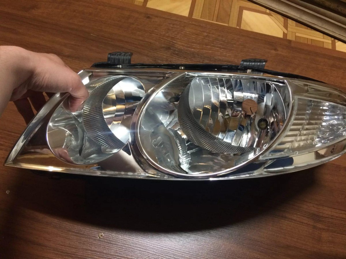 Стекла на фары Ниссан Альмера Классик 2007г