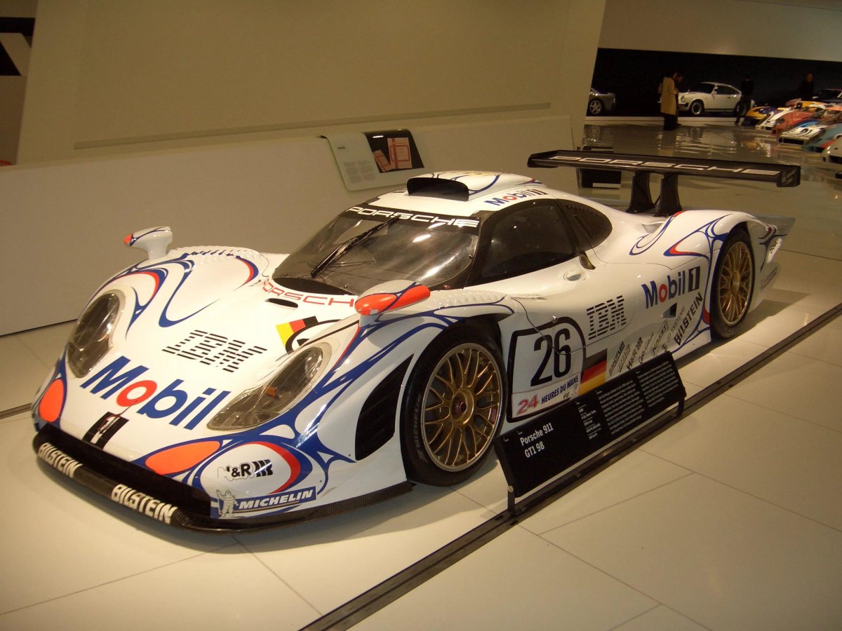 Porsche 911 gt1 le mans