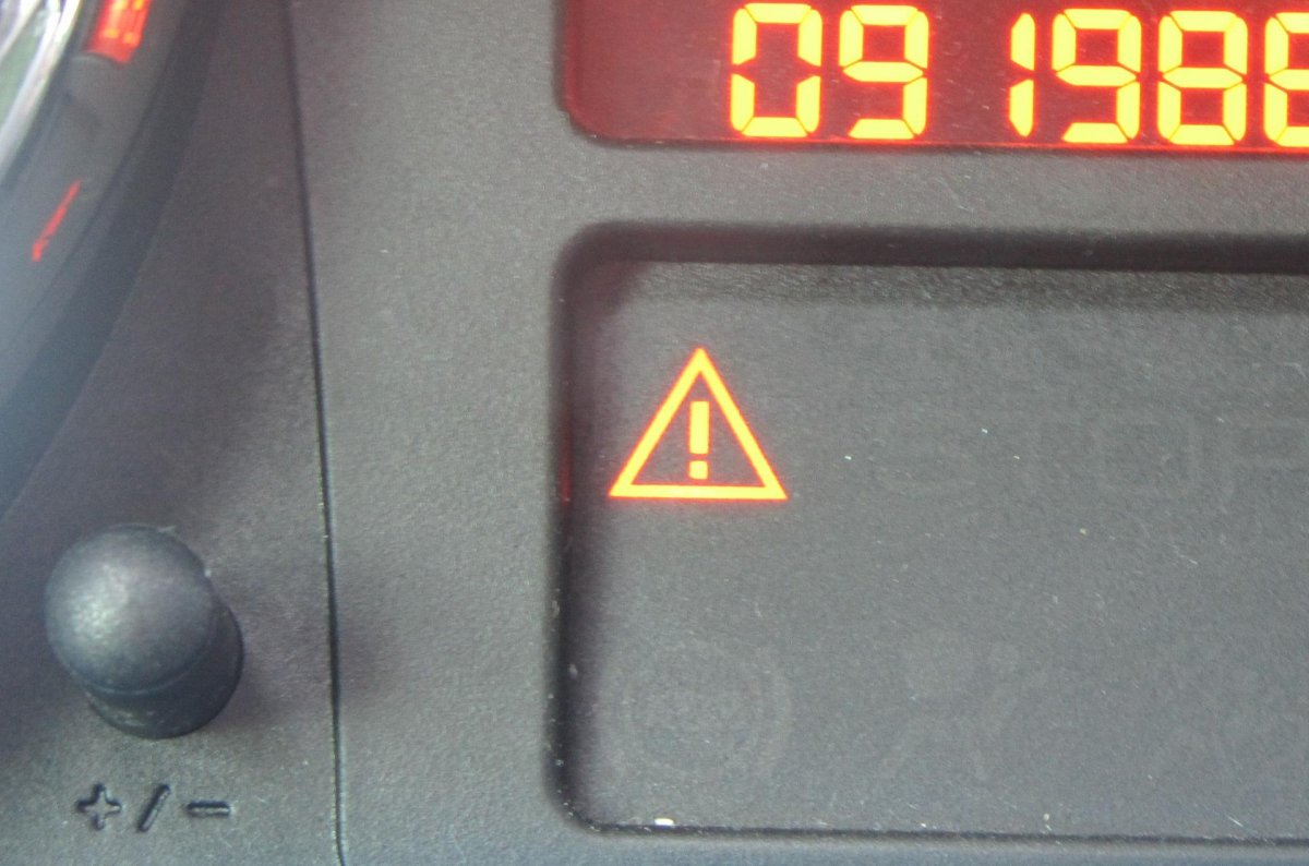 Сигнализатор бортовой системы двигателя Пежо 308