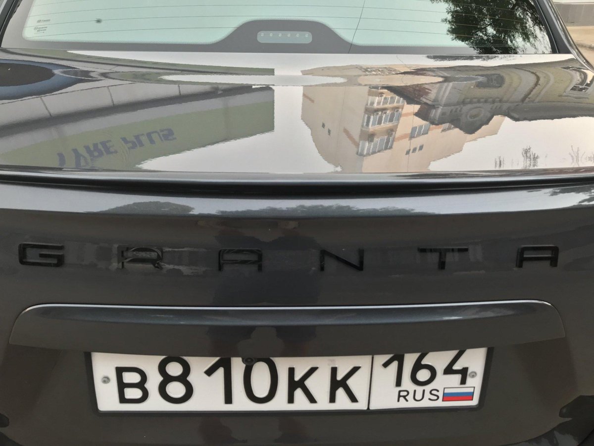 Шильдик Гранта в стиле Порше