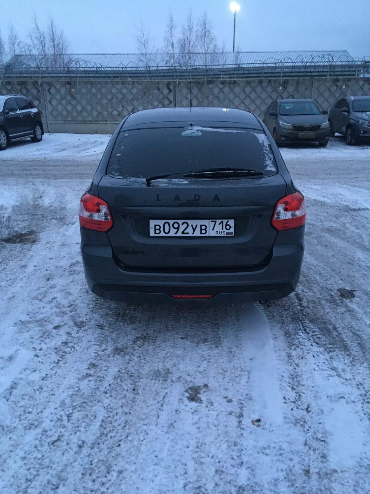 Лада Гранта лифтбек фл черный шильдик