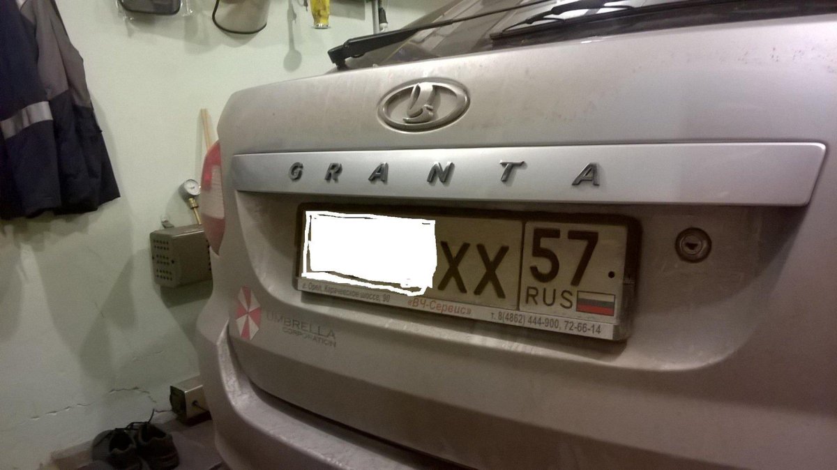 Шильдик Гранта в стиле Порше