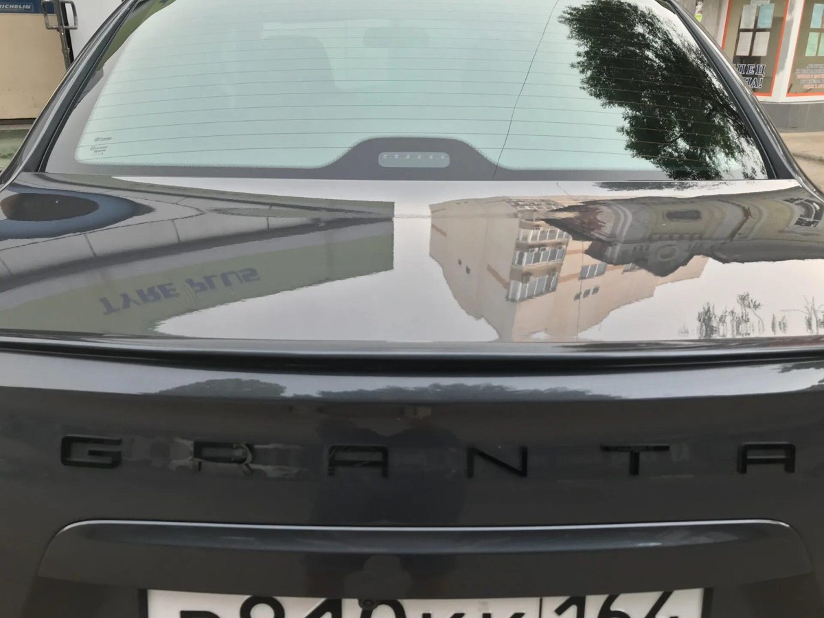 Шильдик Гранта в стиле Порше