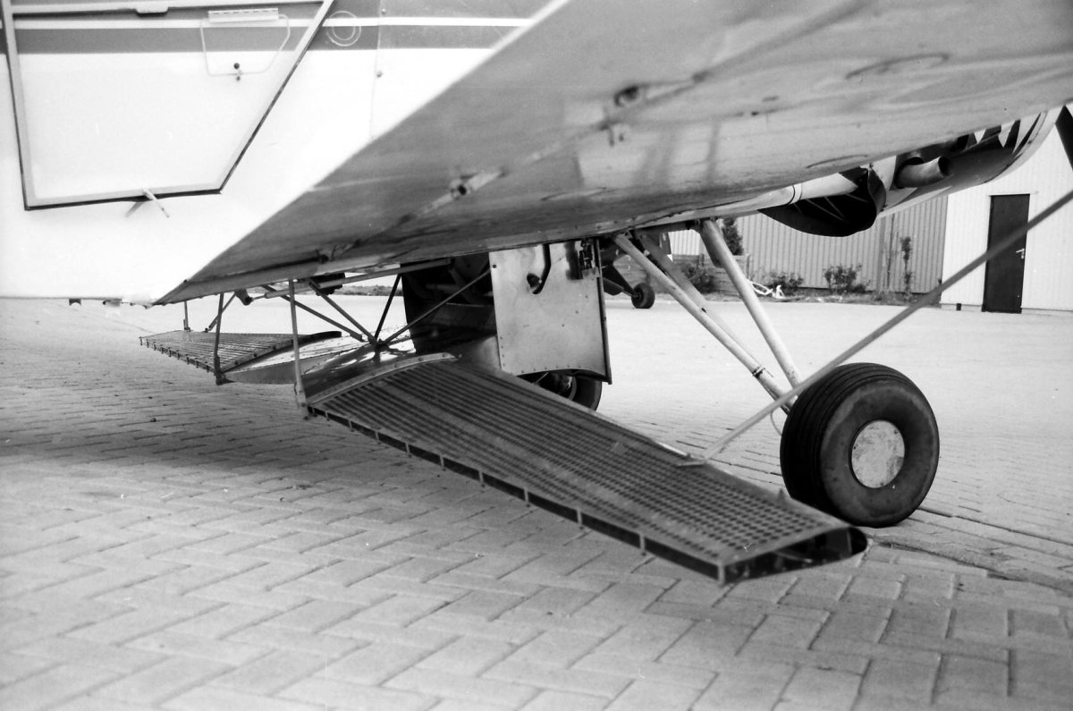 Самолёт Piper pa-25