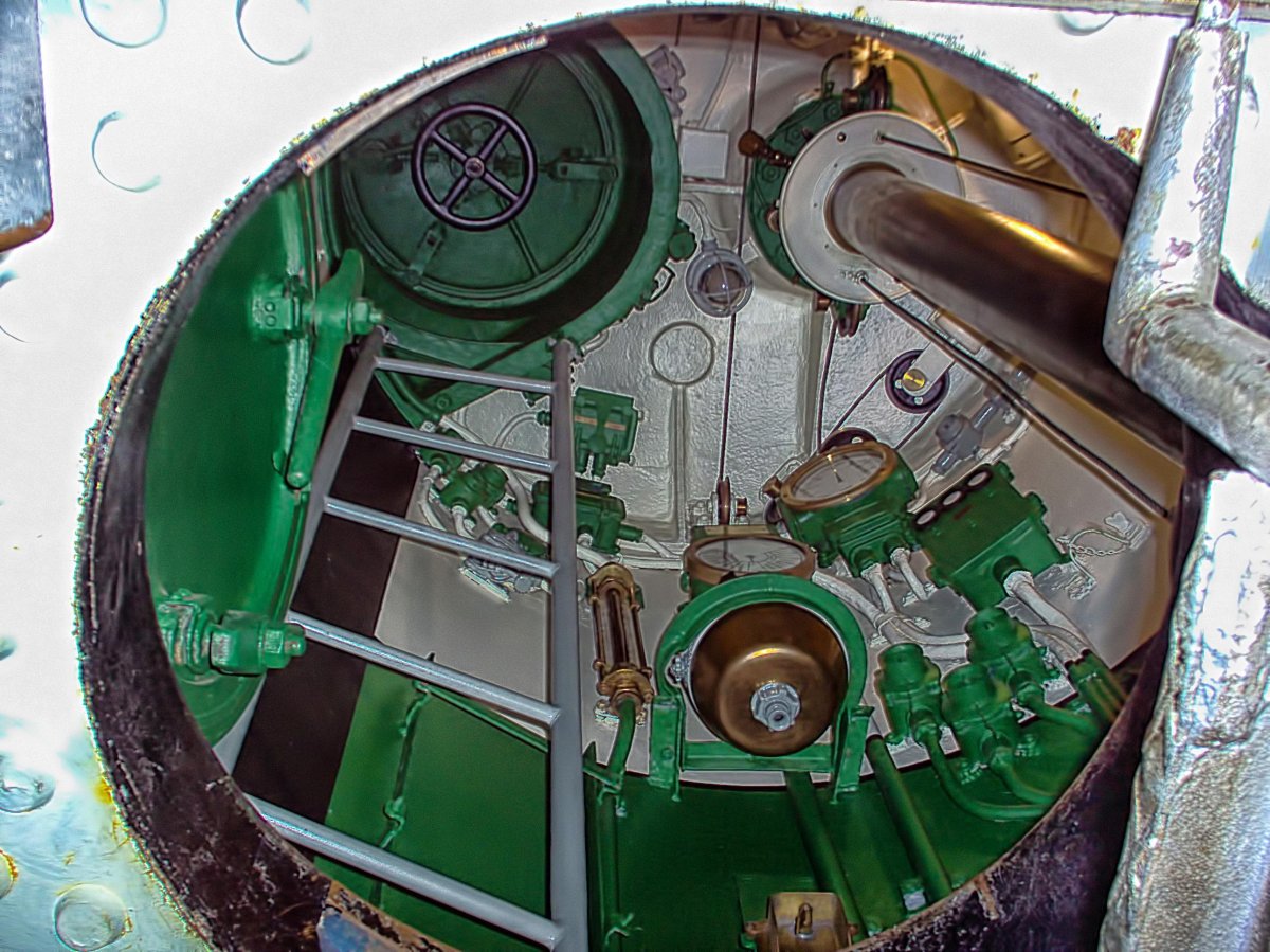 Рубочный люк подводной лодки