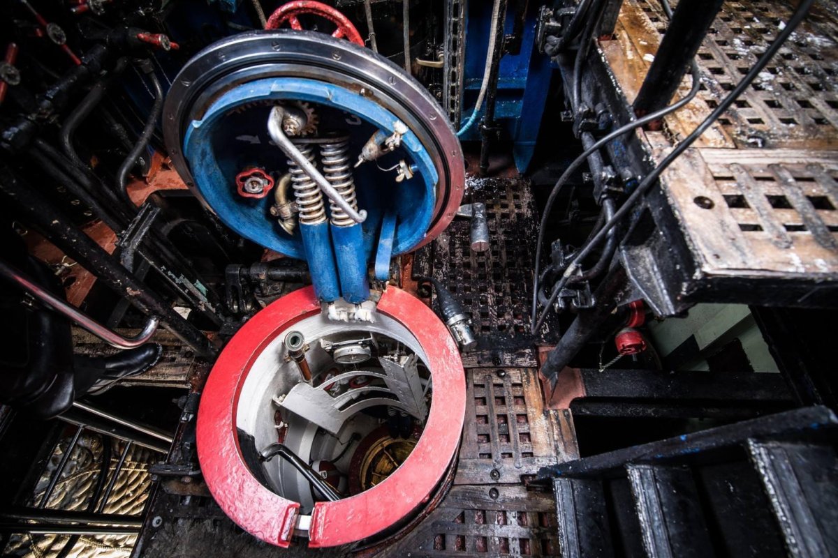 Рубочный люк АПЛ