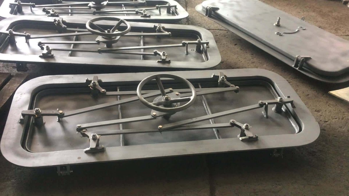 Судовые клинкетные двери