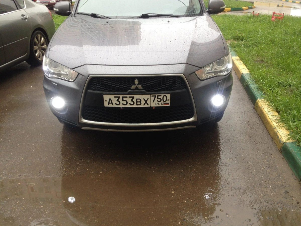 Mitsubishi Outlander XL 2010 года ПТФ светодиодные
