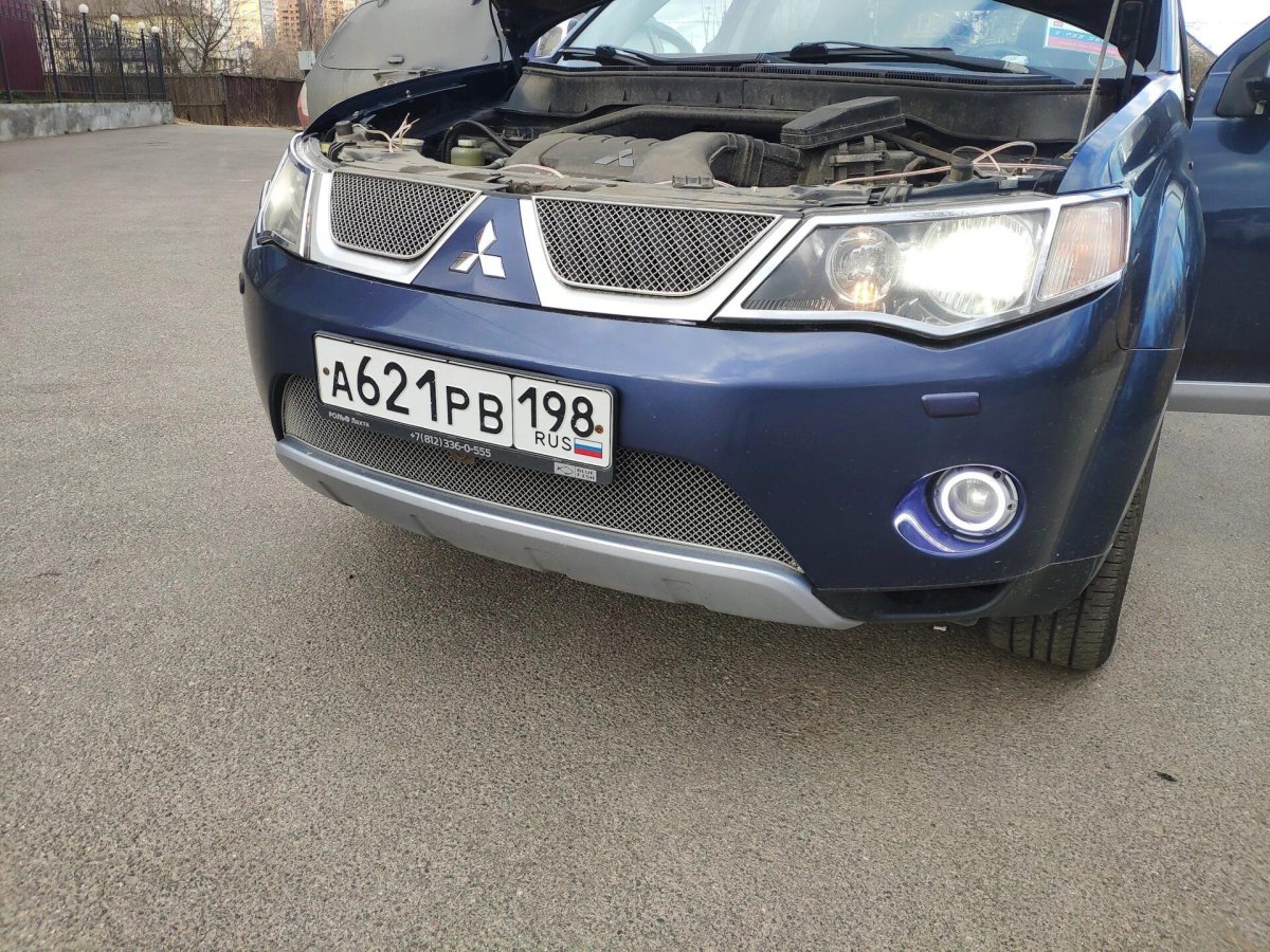 Противотуманки Mitsubishi Outlander XL