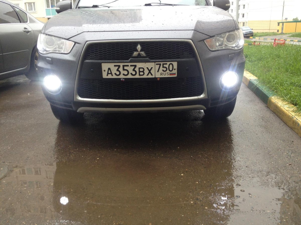 Mitsubishi Outlander XL 2010 года ПТФ светодиодные