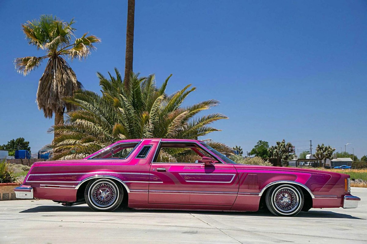 Ford Thunderbird лоурайдер