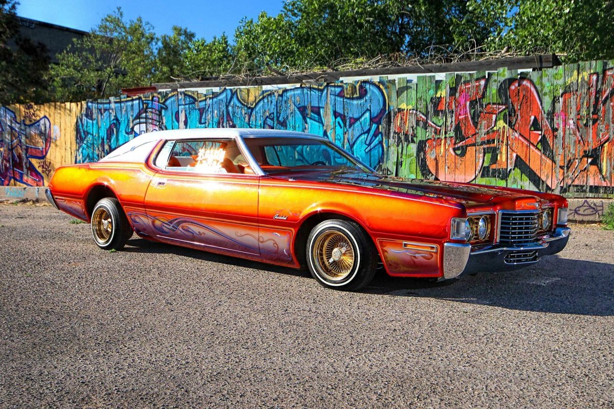 Форд Тандерберд лоурайдер