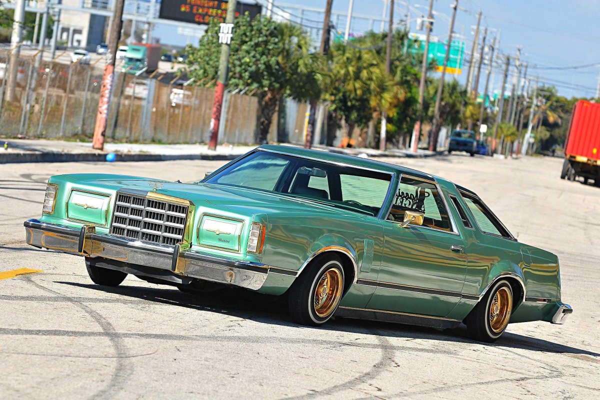 Ford Thunderbird лоурайдер