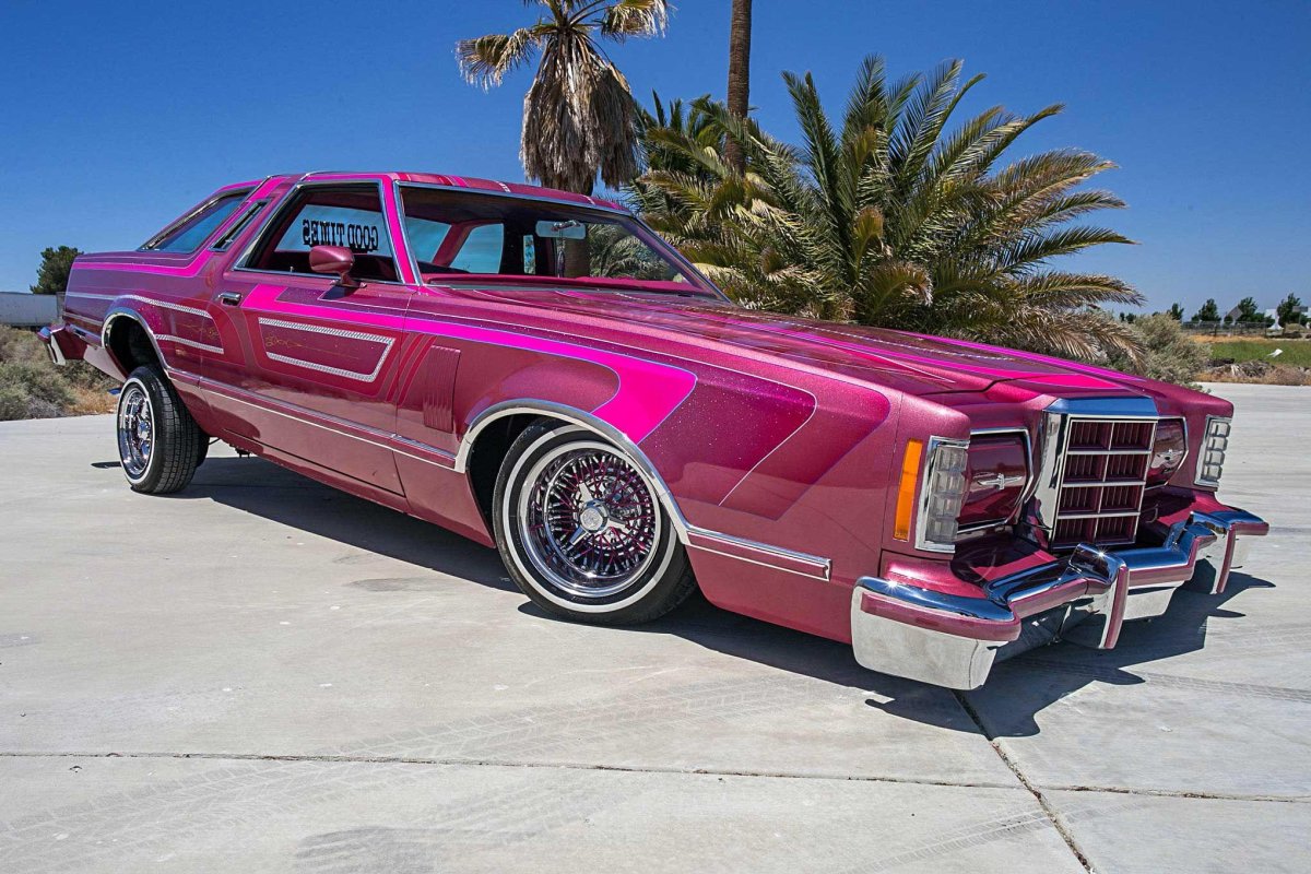 Ford Thunderbird лоурайдер