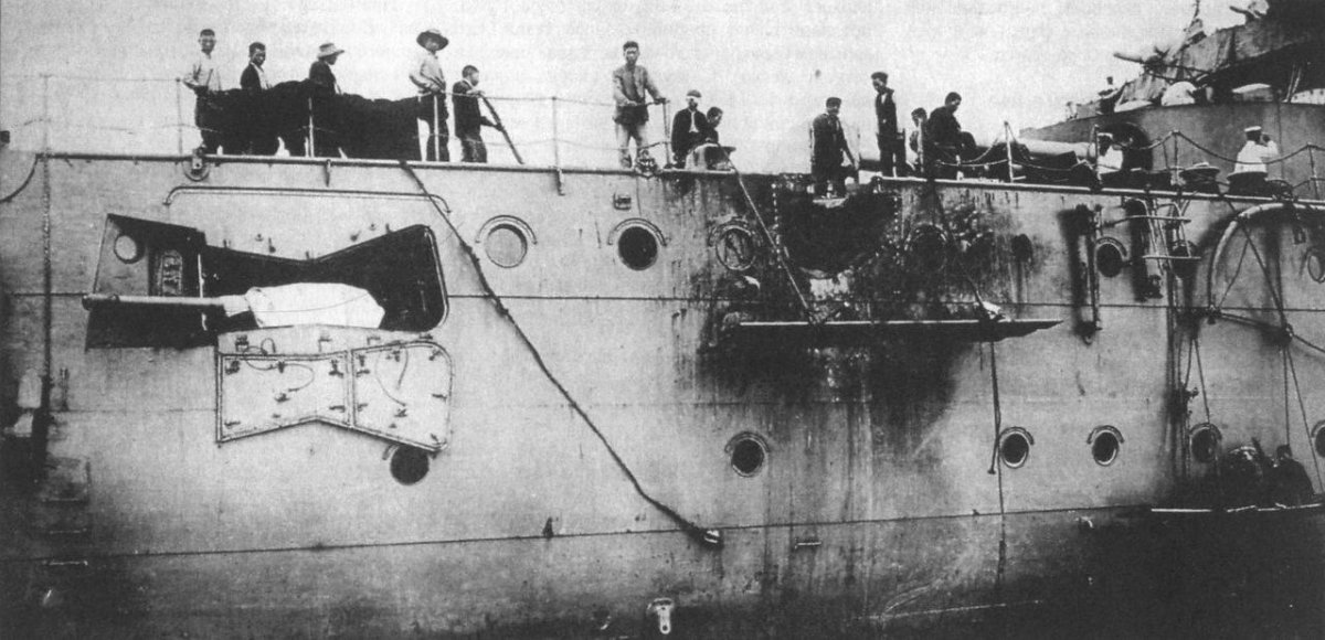 Крейсер Аврора после Цусимского сражения