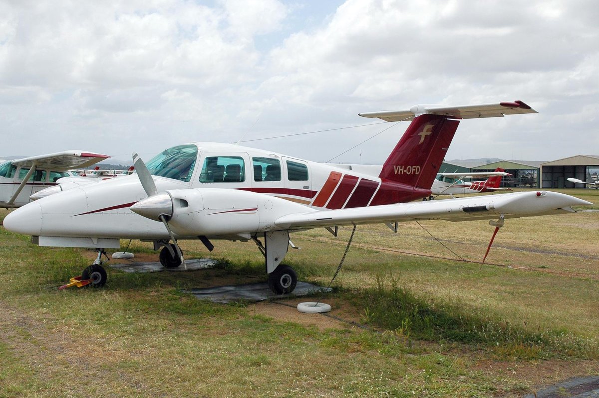 Beechcraft Duchess (n976ca)