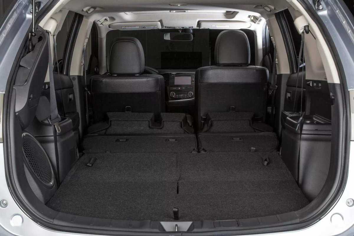 Митсубиси Аутлендер 2013 багажник