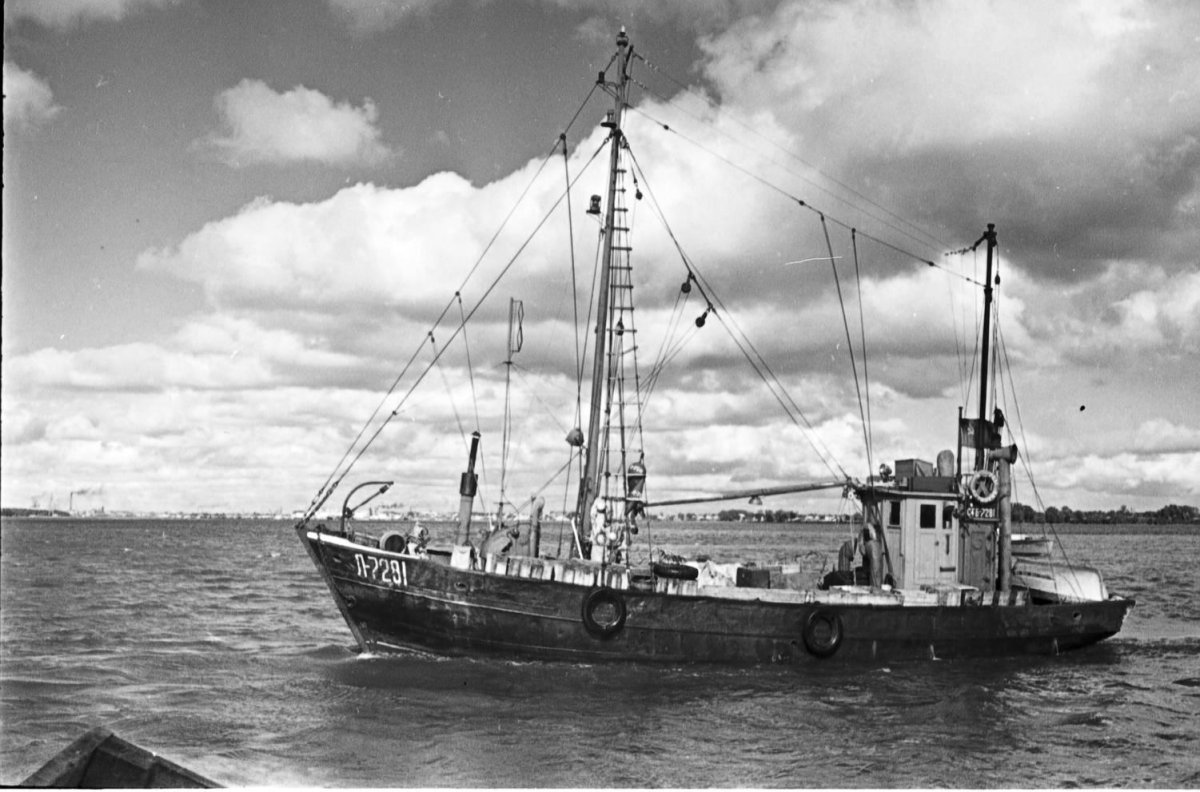 Рыболовецкий сейнер