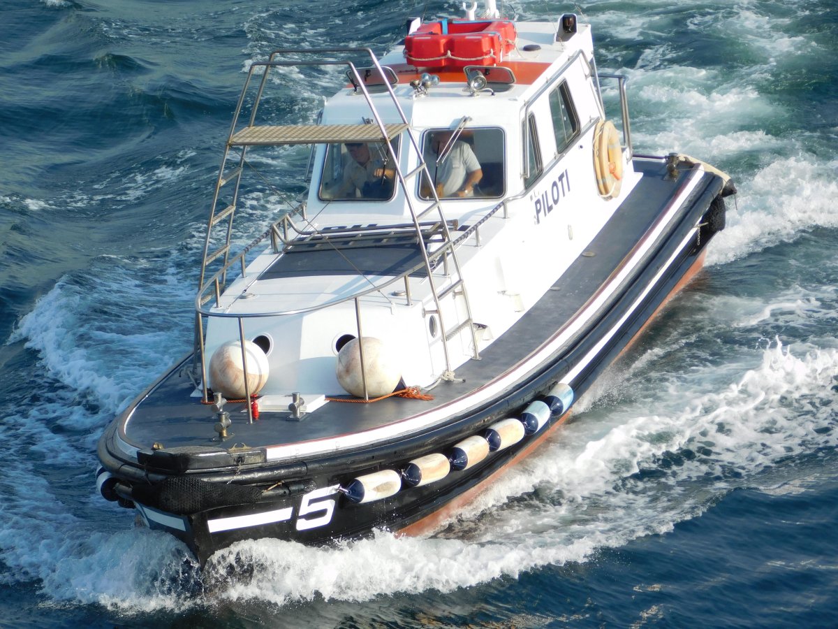 Моторный катер