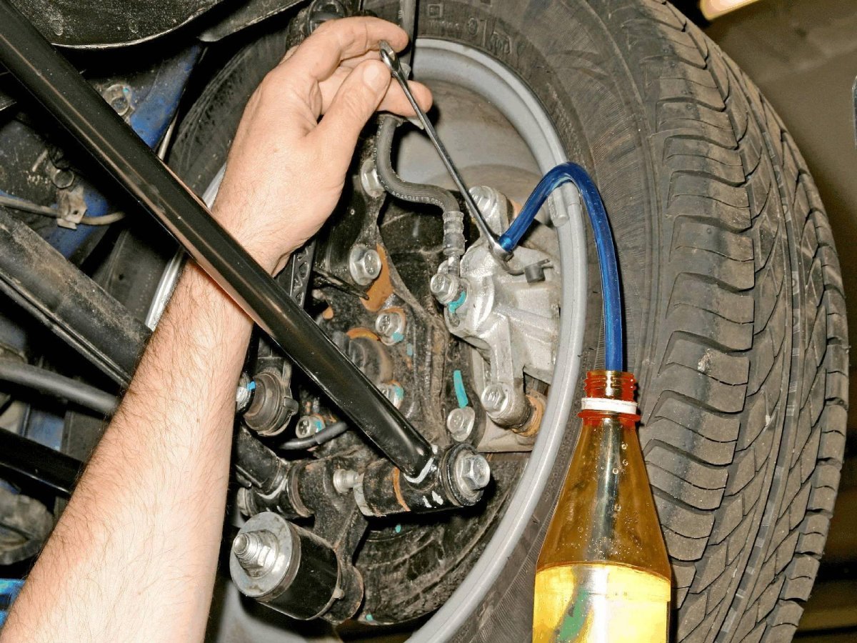 Порядок прокачки тормозной системы Шевроле Лачетти