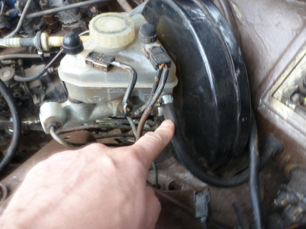 Тормозной цилиндр Мерседес 123