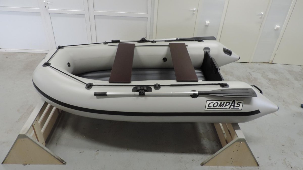 Лодка Compas 300