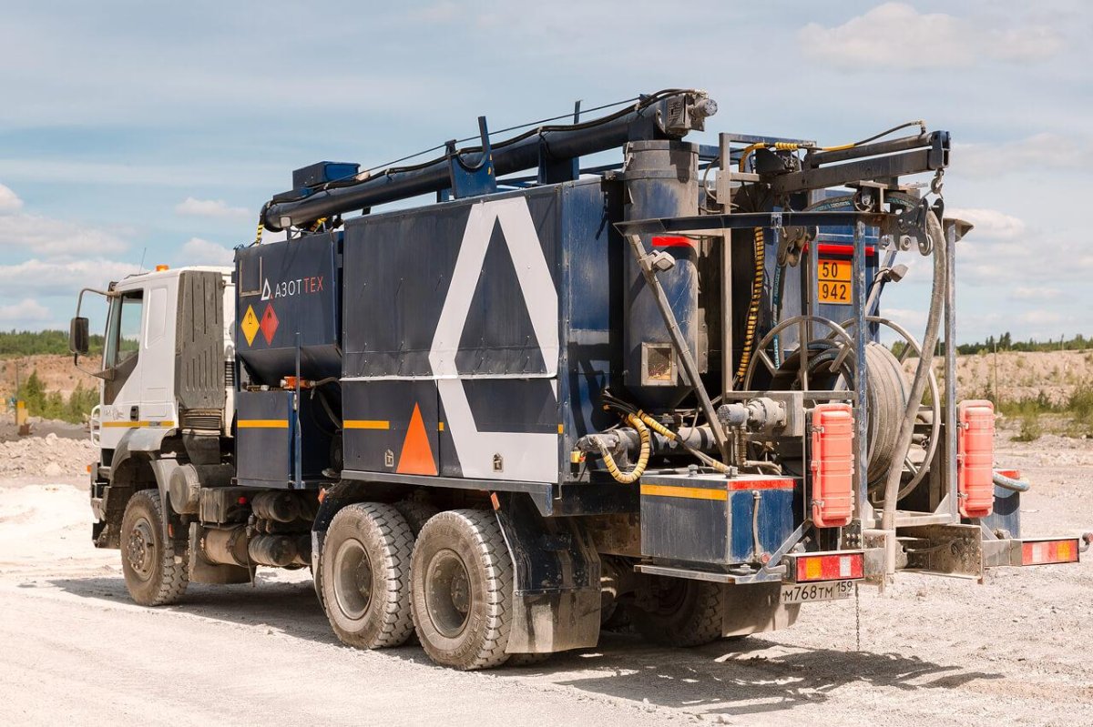 Смесительно-зарядная машина СЗМ