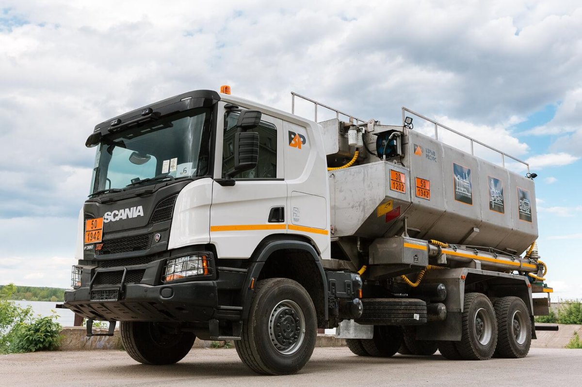 Смесительно-зарядная машина СЗМ