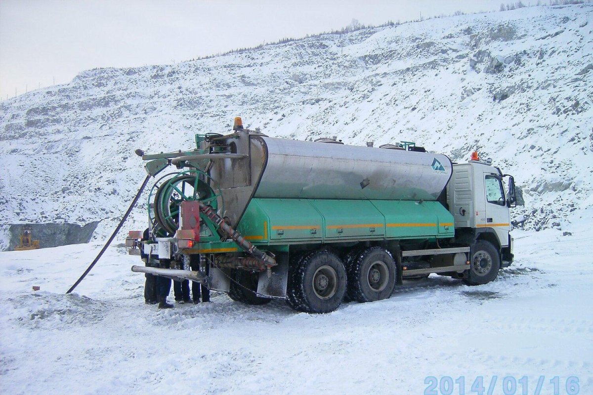 Смесительно-зарядная машина Урал МЗ-3б-8