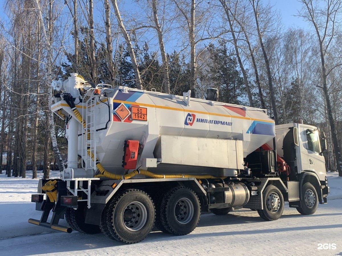 Смесительно зарядная машина МАЗ 5516