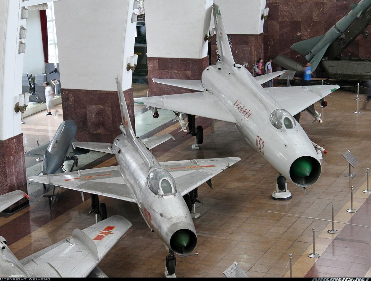 Истребитель j-7