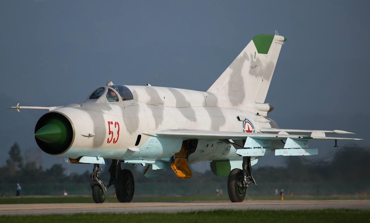 Самолет миг-21бис