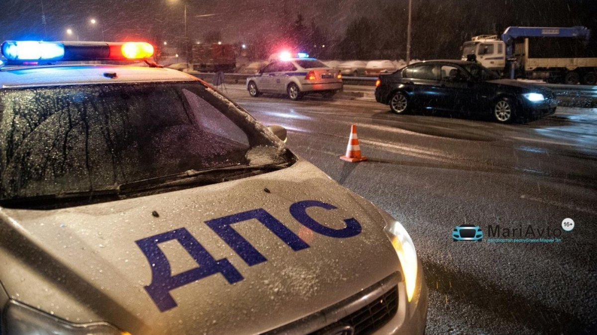 Машина ДПС ночью