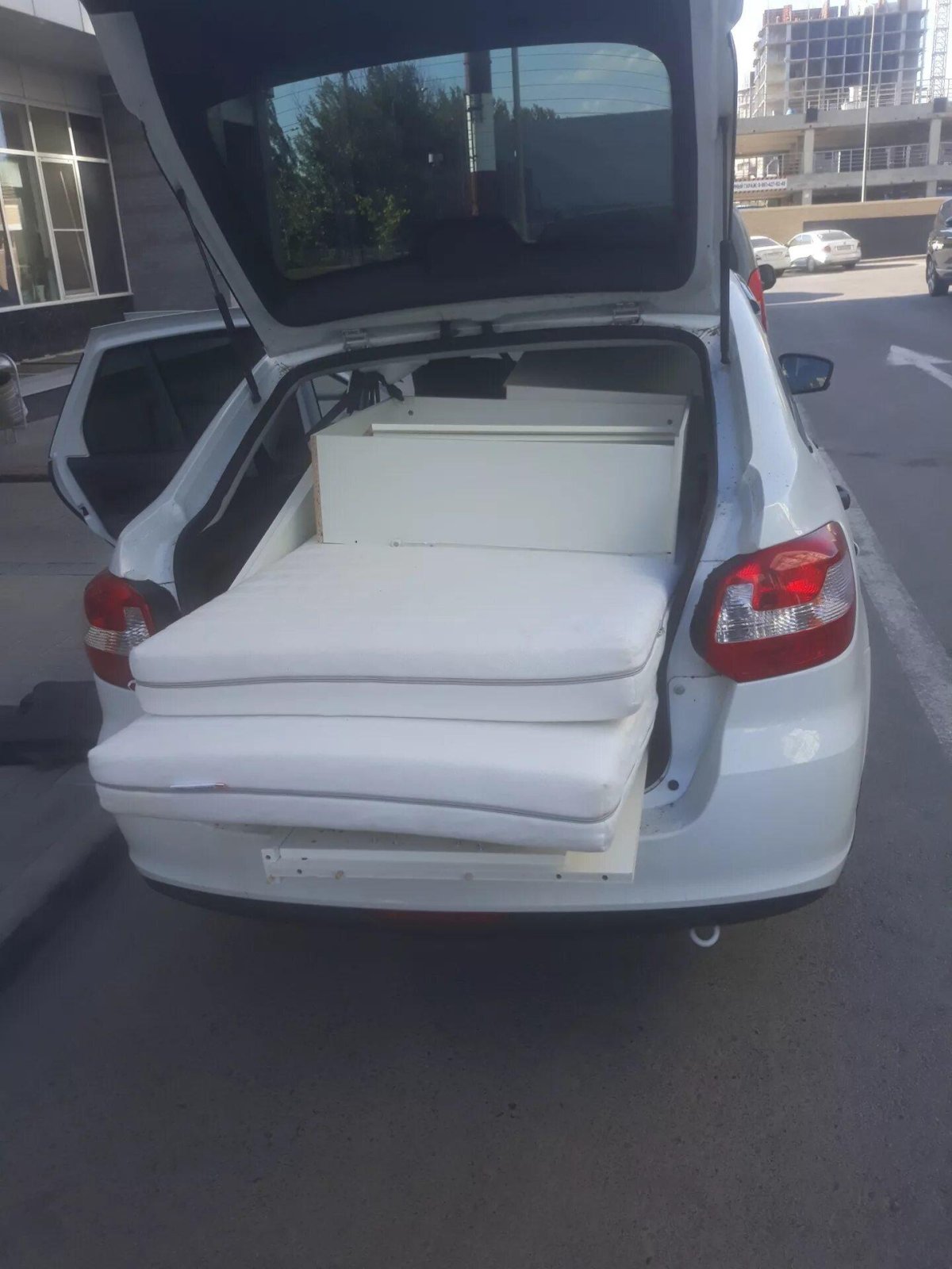 Надувной матрас в Лада Гранта лифтбек