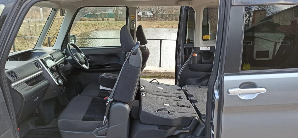 Daihatsu tanto салон