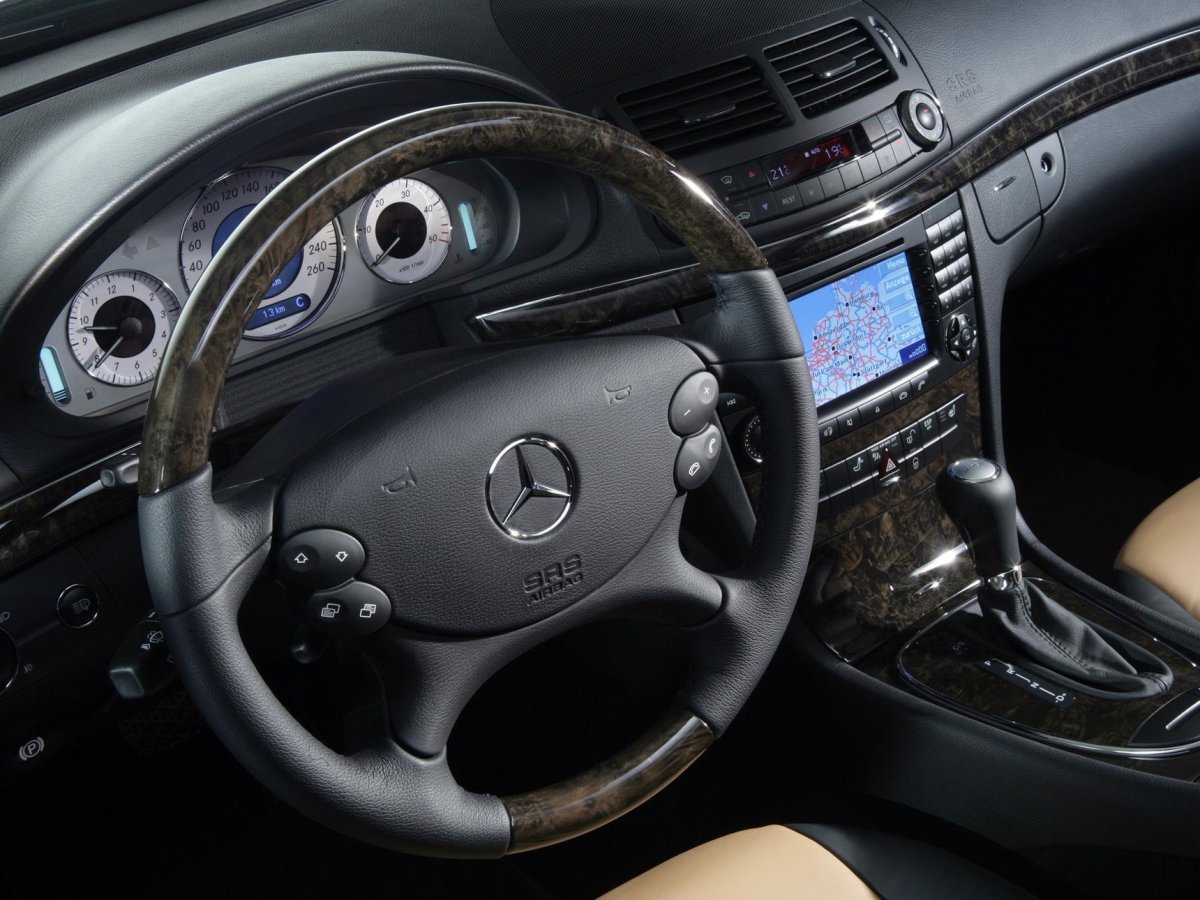 Mercedes w211 AMG салон