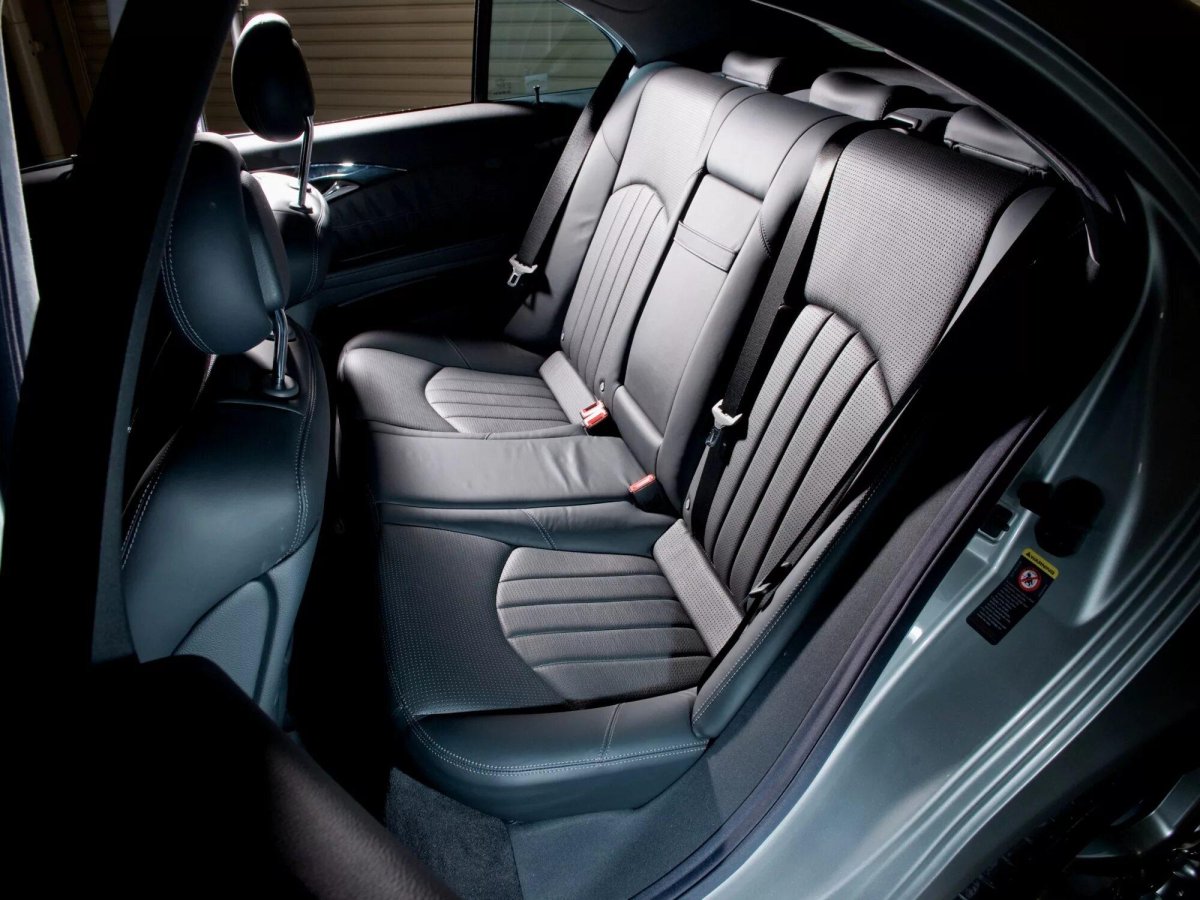 Мерседес 211 салон сзади