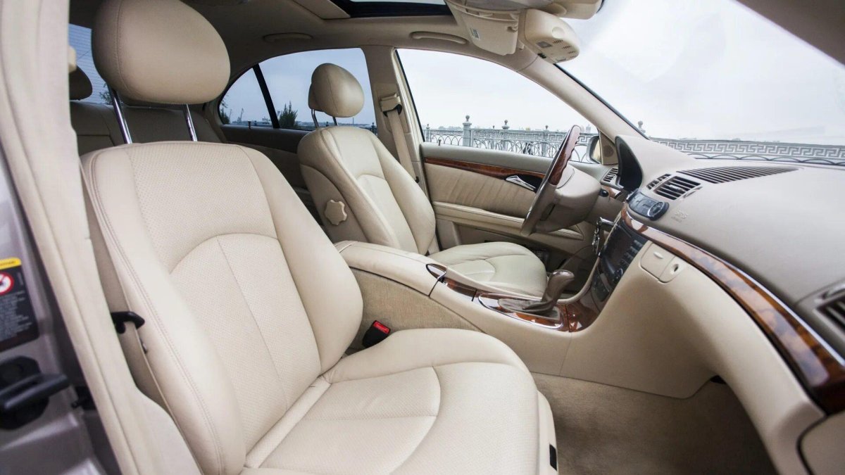 Бежевый салон Мерседес w211