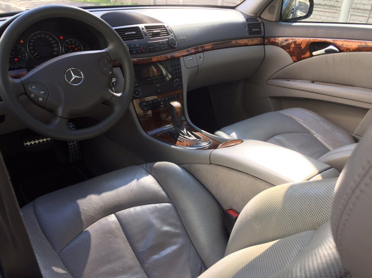 W211 2002 салон