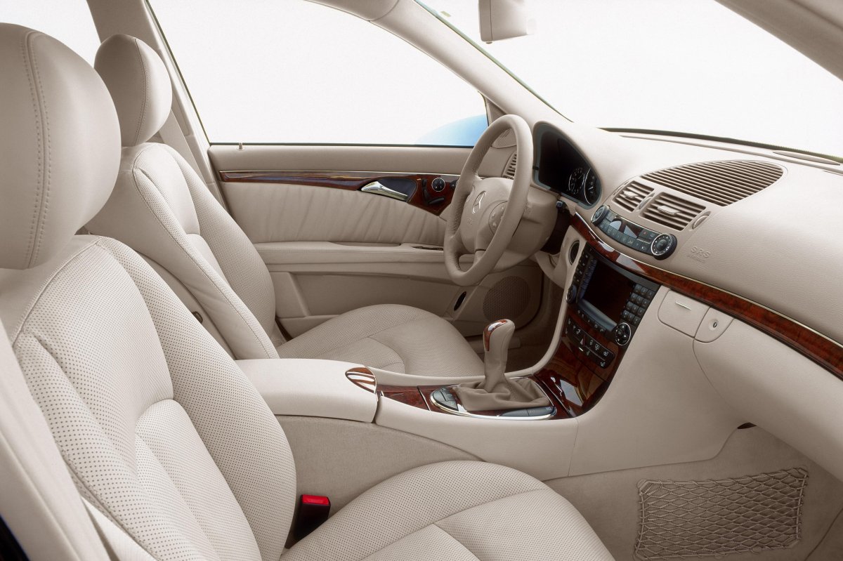 Мерседес 211 белый салон