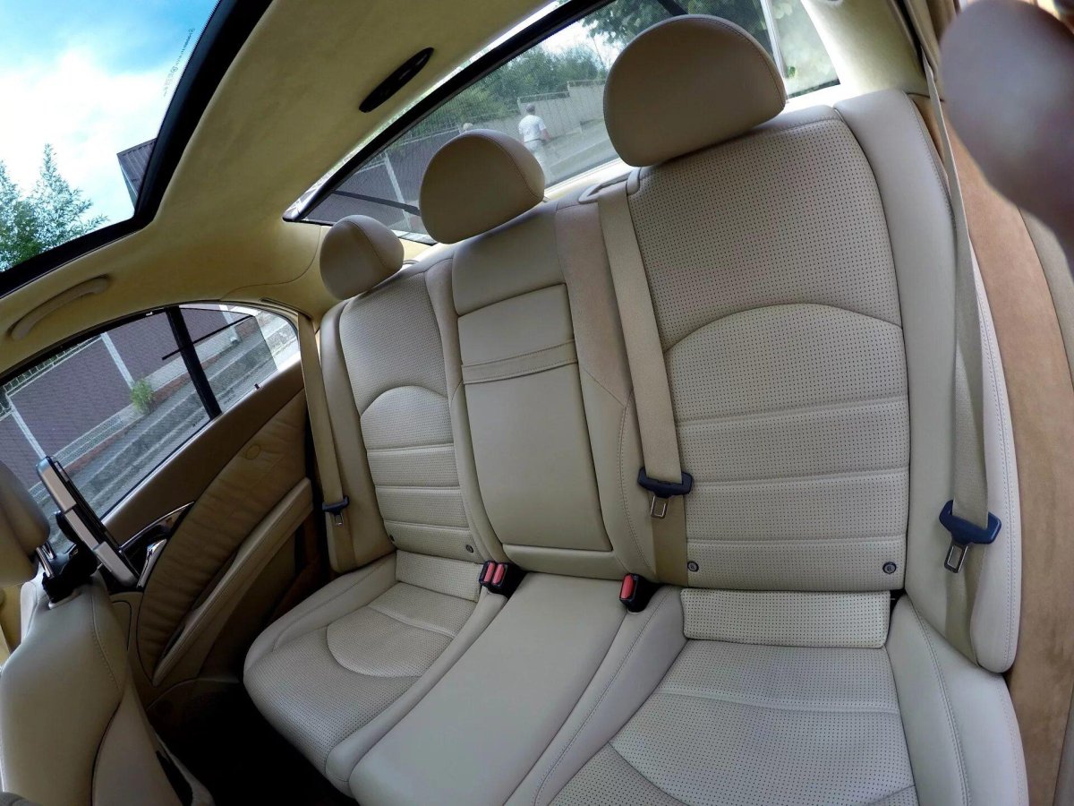 Мерседес w211 салон сзади