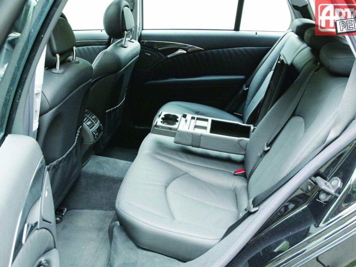 Мерседес w211 салон сзади