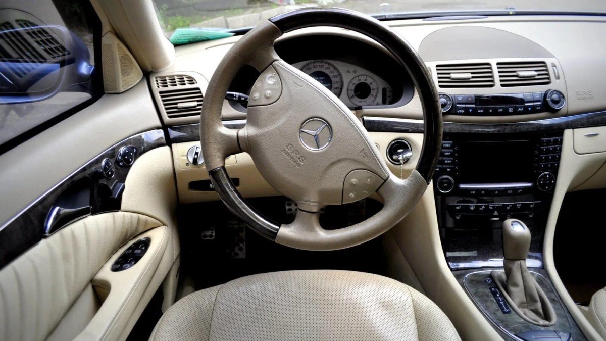Mercedes w211 светлый салон