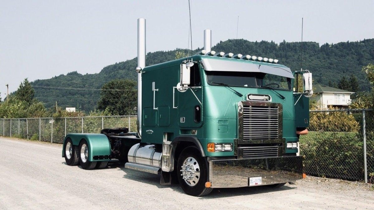 Грузовик трак Фредлайнер