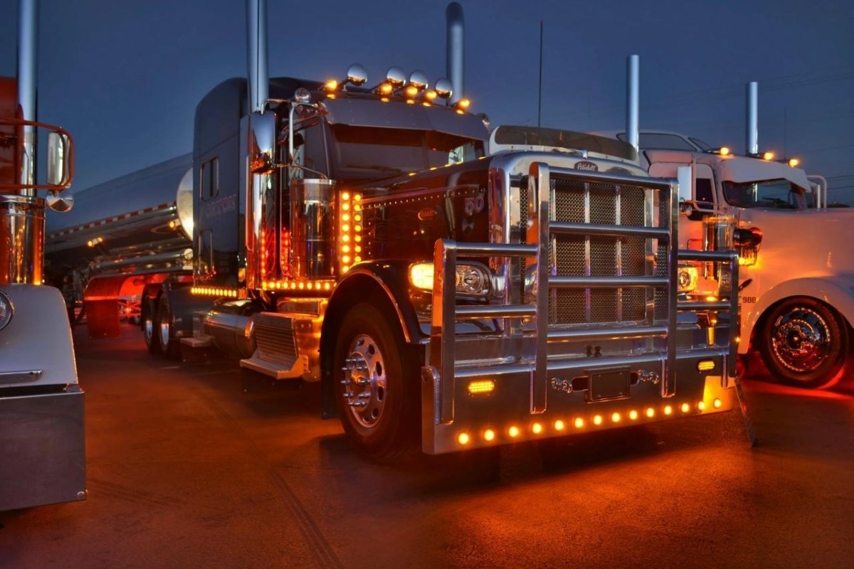 Американский грузовик Peterbilt