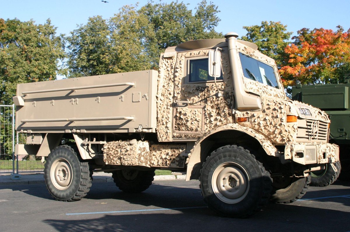 Mercedes-Benz Unimog u 1300