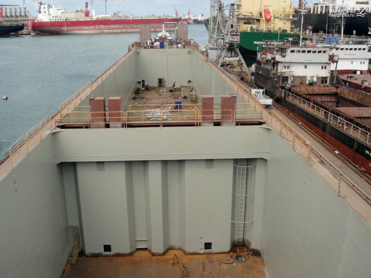 Палуба танкера