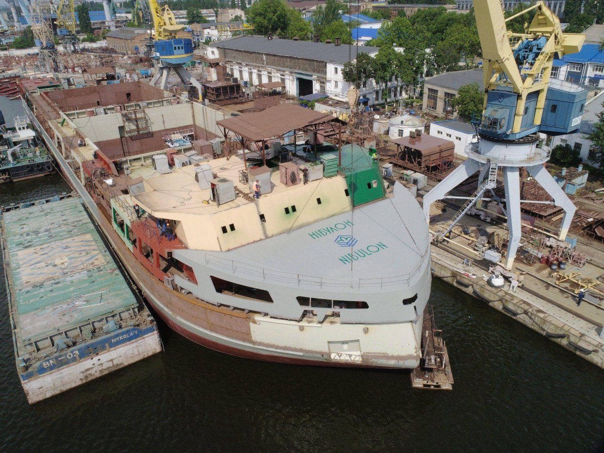 Носовая надстройка судна